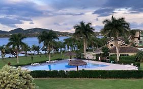 Completo apartamento em Resort na beira da lagoa